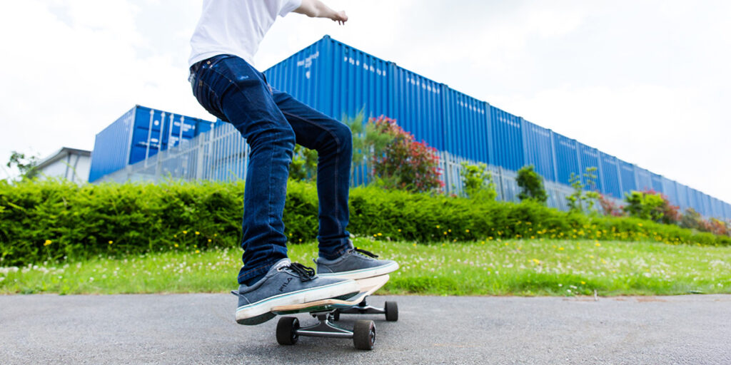 Longboard vs surfskate: which suits your riding style?