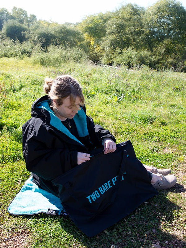 Two Bare Feet Weatherproof Tote Bag (Black/Teal)