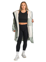 Core Waterproof Changing Robe (Seafoam/Cream)
