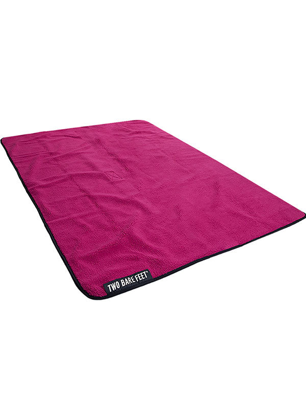 XL Sherpa Lined Waterproof Beach Travel Blanket (Black/Raspberry)