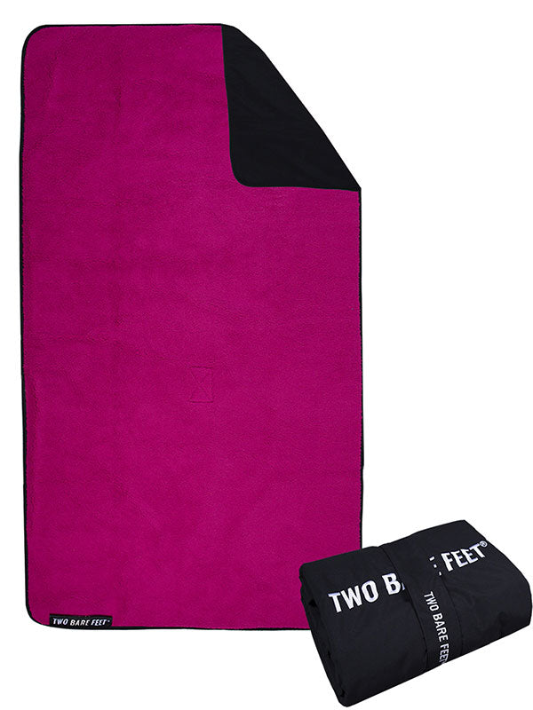 Sherpa Lined Waterproof Beach Travel Blanket (Black/Raspberry)