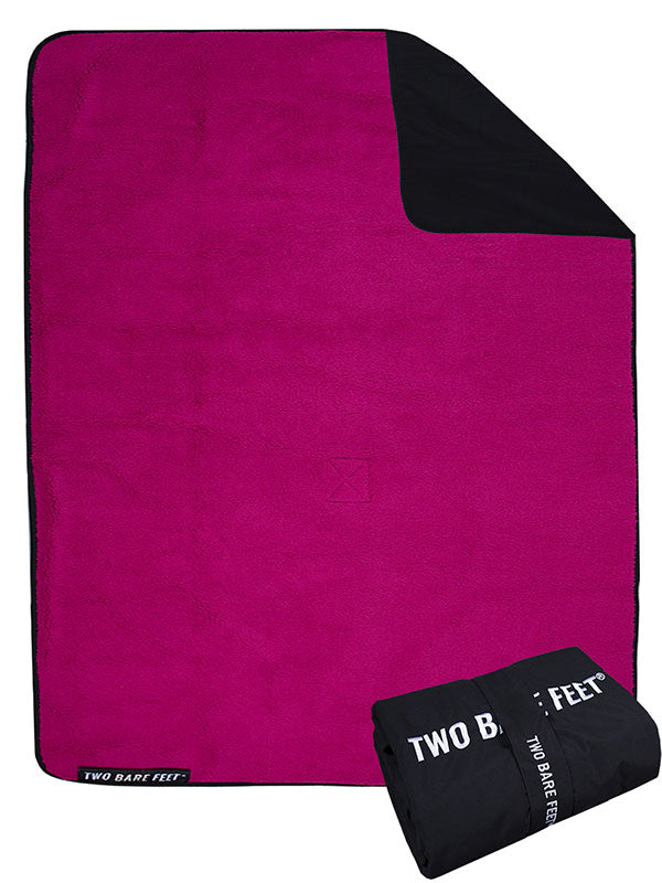 XL Sherpa Lined Waterproof Beach Travel Blanket (Black/Raspberry)