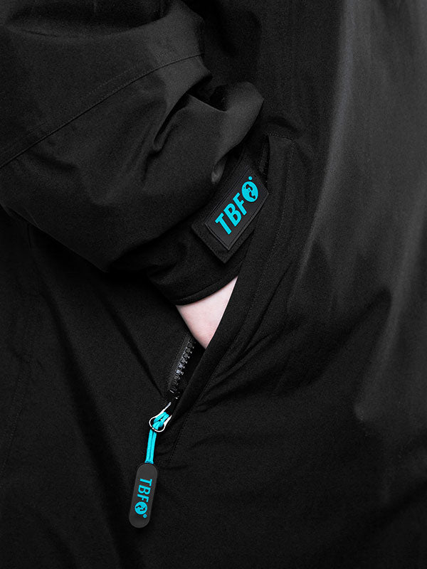 Two Bare Feet Kids Weatherproof Changing Robe with Changing Mat (Black/Teal)