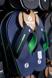 Voyage Mens Flip Flops (Navy/Green)