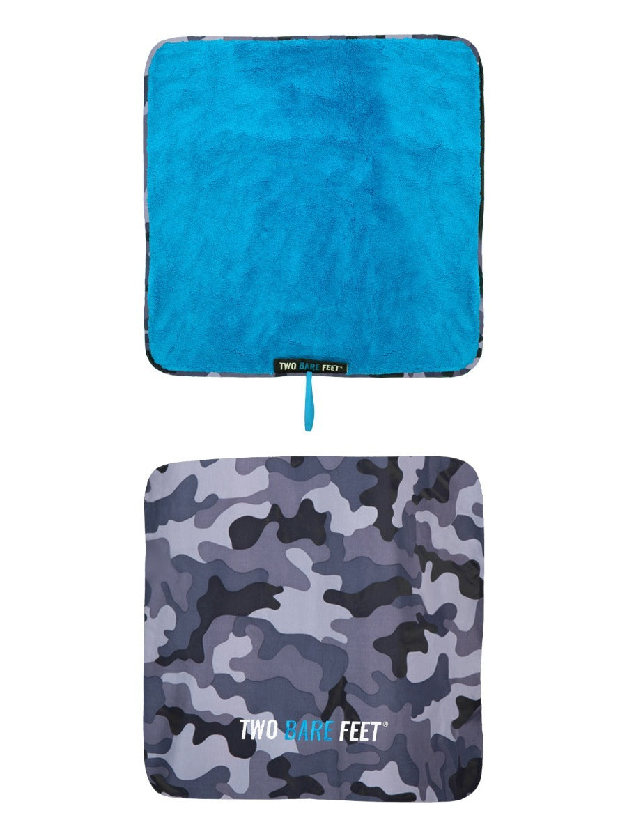 Two Bare Feet Kids Weatherproof Changing Robe with Changing Mat (Camo/Blue)