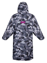 Two Bare Feet Kids Weatherproof Changing Robe with Changing Mat (Camo/Raspberry)