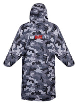 Two Bare Feet Kids Weatherproof Changing Robe with Changing Mat (Camo/Red)