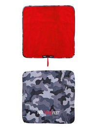 Two Bare Feet Kids Weatherproof Changing Robe with Changing Mat (Camo/Red)