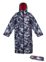 Two Bare Feet Kids Weatherproof Changing Robe with Changing Mat (Camo/Red)
