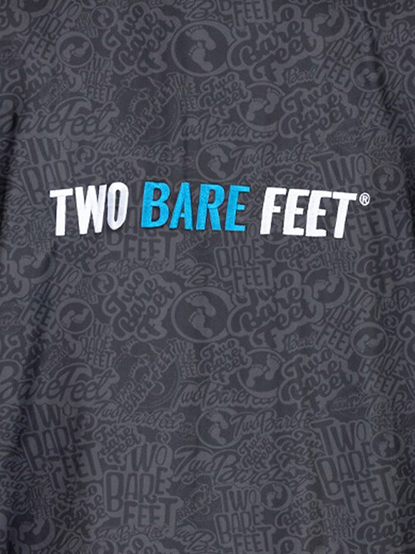 Two Bare Feet Classic Print Weatherproof Changing Robe (Black/Blue)