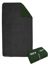 Sherpa Lined Waterproof Beach Travel Blanket (Forest/Charcoal)