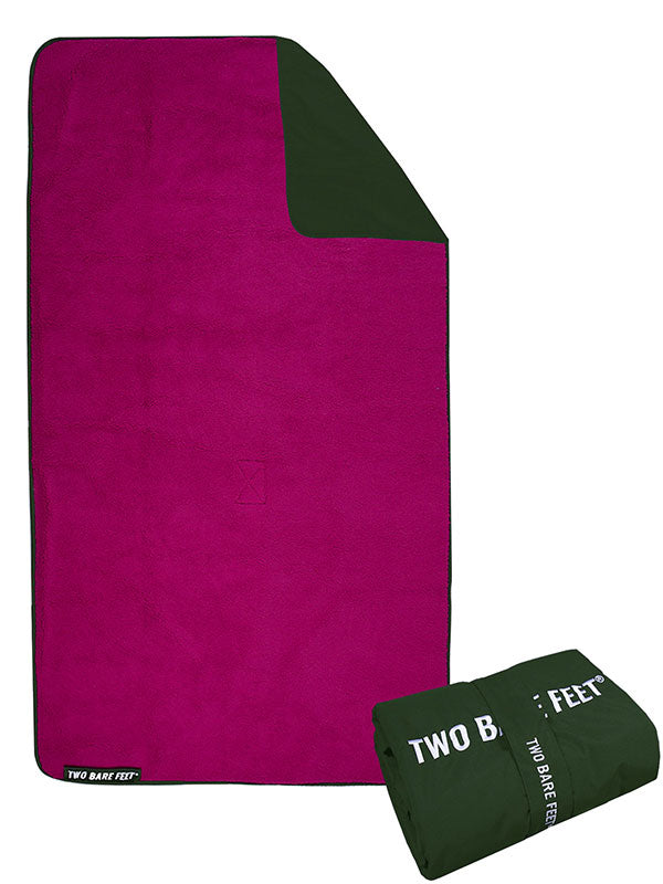 Sherpa Lined Waterproof Beach Travel Blanket (Forest/Raspberry)