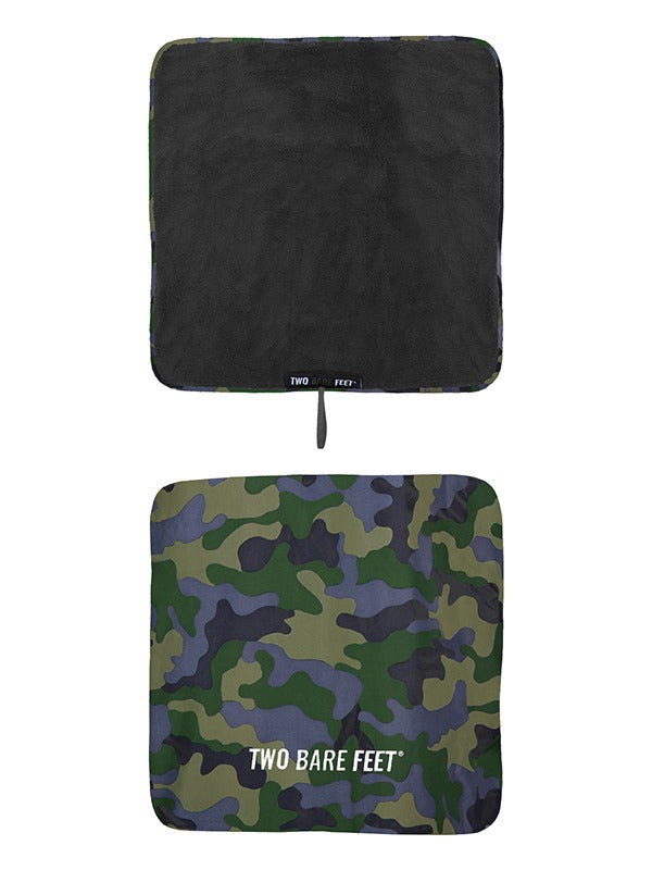 Two Bare Feet Kids Weatherproof Changing Robe with Changing Mat (Green Camo/ Charcoal)