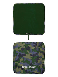 Two Bare Feet Kids Weatherproof Changing Robe with Changing Mat (Green Camo/ Green)