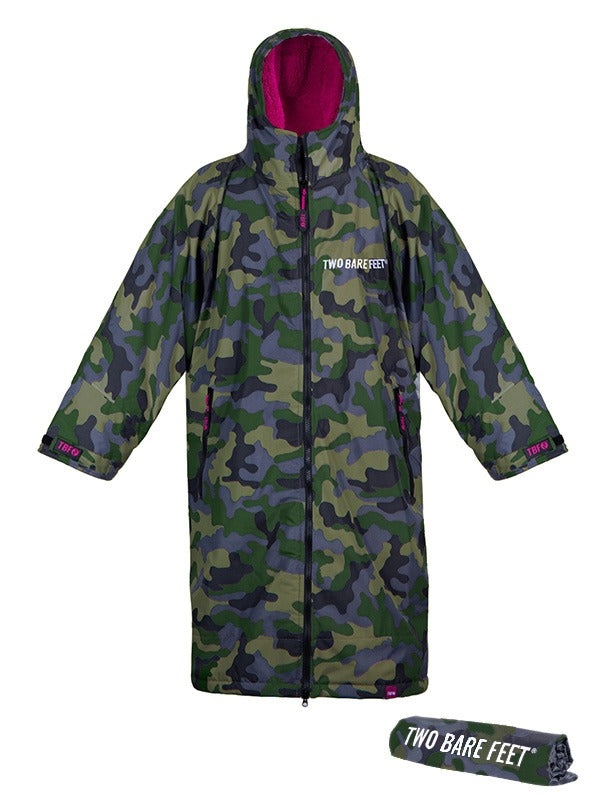 Two Bare Feet Kids Weatherproof Changing Robe with Changing Mat (Green Camo/ Raspberry)
