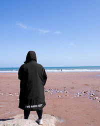 Core Waterproof Changing Robe (Black/Raspberry)
