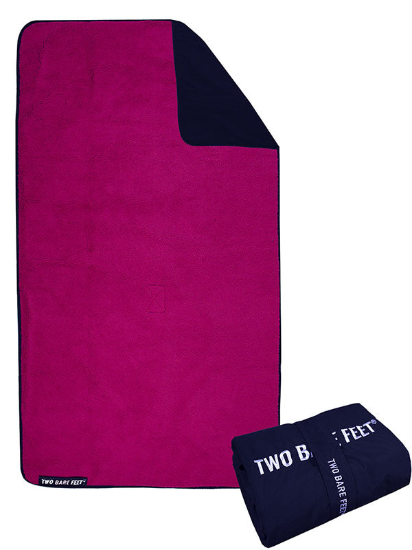 Sherpa Lined Waterproof Beach Travel Blanket (Marine Blue/Raspberry)