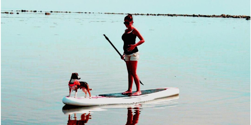 Pregnant woman standing on SUP deck