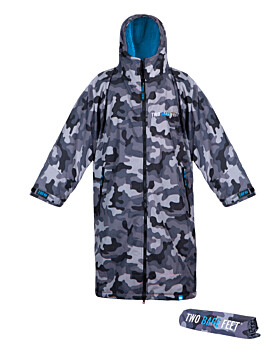 Two Bare Feet Kids Weatherproof Changing Robe with Changing Mat (Camo/Blue)