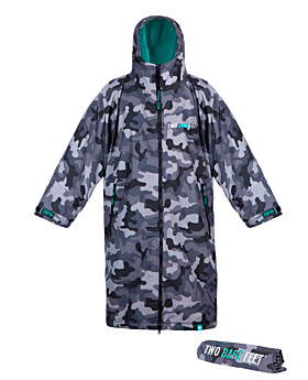 Two Bare Feet Kids Weatherproof Changing Robe with Changing Mat (Camo/Teal)